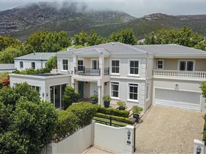 4 Bed House in Silvertree Estate
