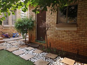 3 Bed Townhouse in Die Hoewes