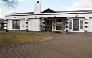 3 Bedroom House in Mackenzie Park