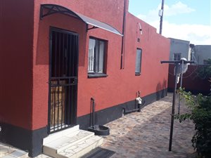 Bachelor apartment in Kagiso