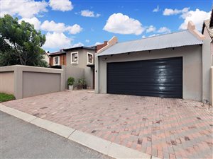 4 Bed House in Zwartkop Golf Estate