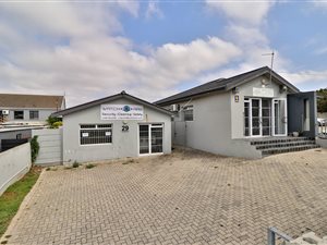 180 m² Commercial space in Newton Park