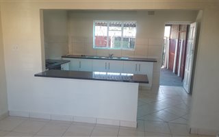 2 Bedroom House in New Woodlands