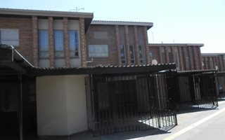 3 Bedroom Duplex in Meyerspark