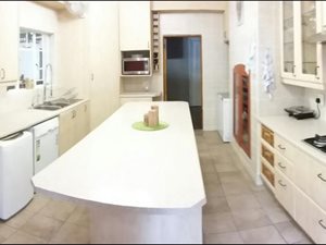 6 Bed House in Richmond Hill
