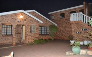 4 Bedroom House in Burlington Heights