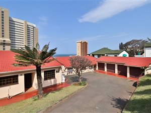3 Bed Apartment in Amanzimtoti