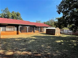 13 Bed House in Bon Accord
