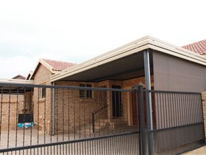 3 Bed House in Thatchfield