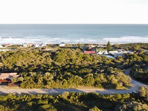 892 m² Land available in Cannon Rocks