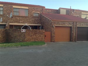 3 Bed Townhouse in Vanderbijlpark CE3