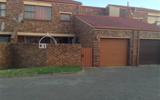 3 Bedroom Townhouse in Vanderbijlpark CE3