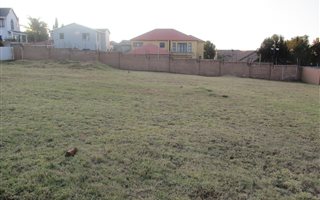 500 m² Land available in Pinehaven