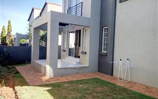 3 Bedroom Duplex in Willowbrook