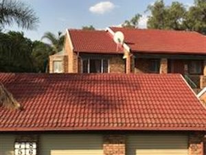 2 Bed Townhouse in Die Hoewes