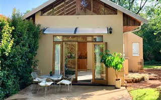 1 Bedroom Garden Cottage in Greenside