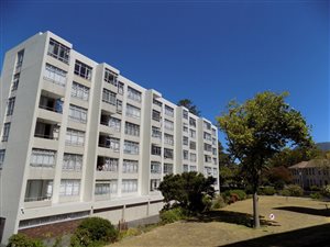 2 Bed Apartment in Wynberg