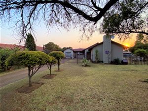 6 Bed House in Amiel Park