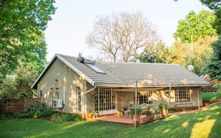 3 Bedroom Garden Cottage in Bryanston West