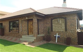 3 Bedroom House in Roberts Estate