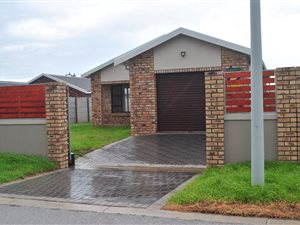 3 Bed House in Overbaakens