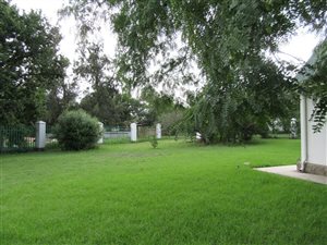 549 m² Land available in Bedford