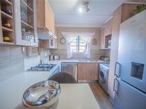 2 Bed Apartment in Kameeldrift