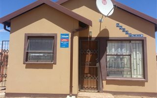 2 Bedroom House in Bloemspruit