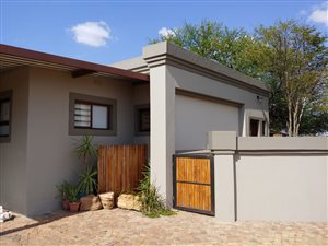 1 Bed Flat in Bronkhorstbaai