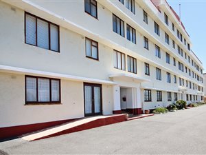 2 Bed Apartment in Simons Town