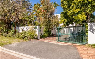 5 Bedroom House in Marina Da Gama
