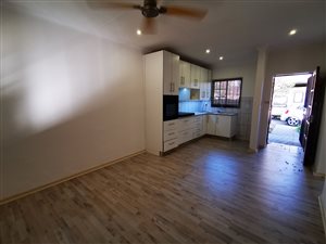 2 Bed Townhouse in Rooihuiskraal