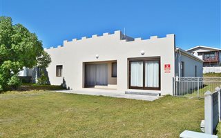 3 Bedroom House in Struisbaai