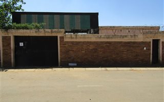 7 Bedroom House in Tsakane
