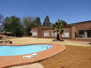 5 Bed House in Three Rivers East