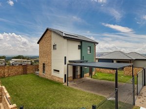 3 Bed Townhouse in Lanseria and surrounds