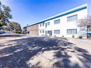 2360 m² Commercial space in Clayville