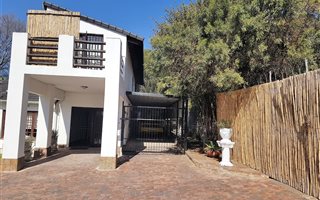 1 Bedroom Garden Cottage in Robindale