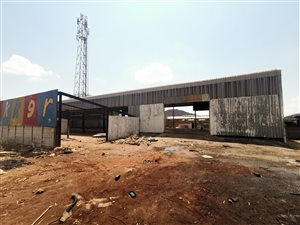 981 m² Industrial space in Rosslyn