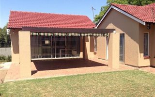 1 Bedroom Garden Cottage in Johannesburg North