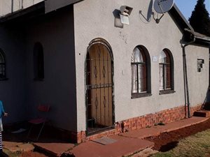 3 Bed House in Zakariyya Park