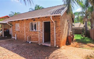 2 Bedroom House in Dorandia