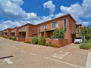 2 Bed Duplex in Helderkruin