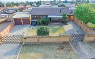 4 Bedroom House in Witpoortjie