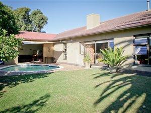 4 Bed House in Duynefontein