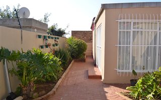 3 Bedroom House in Eike Park