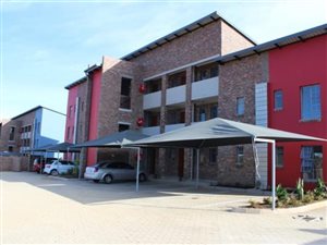2 Bed Townhouse in Rooihuiskraal North