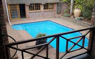 5 Bedroom House in Winterhoek Park