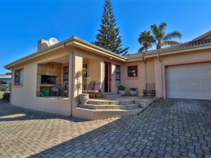 3 Bed House in Dana Bay