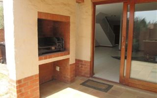 3 Bedroom Duplex in Mooikloof Equestrian Estate